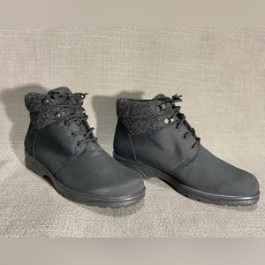 Toe Warmers Trek- Womens Sz 9 Narrow Black Boots Weatherproof Canadian